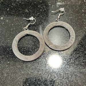 Large oval mesh silver earrings